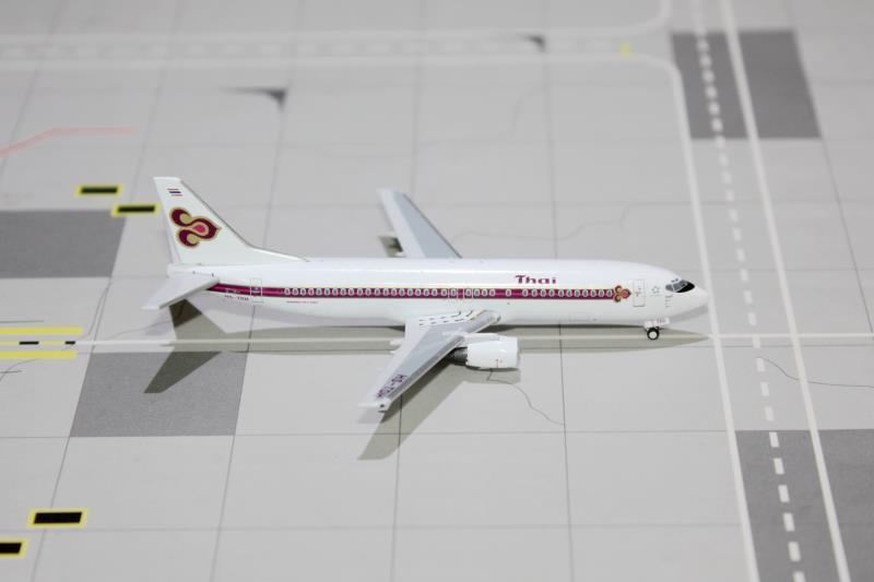 *1/400 Thai Airways B 737-400 Miniature Models M4TG734A