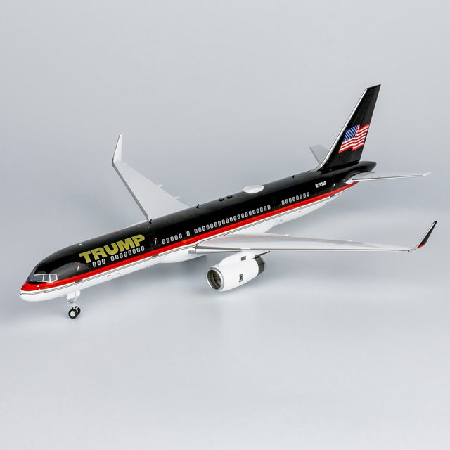 *1/200 The Trump Organization 757-200/w new livery with new package new stand with stand N757AF 42037