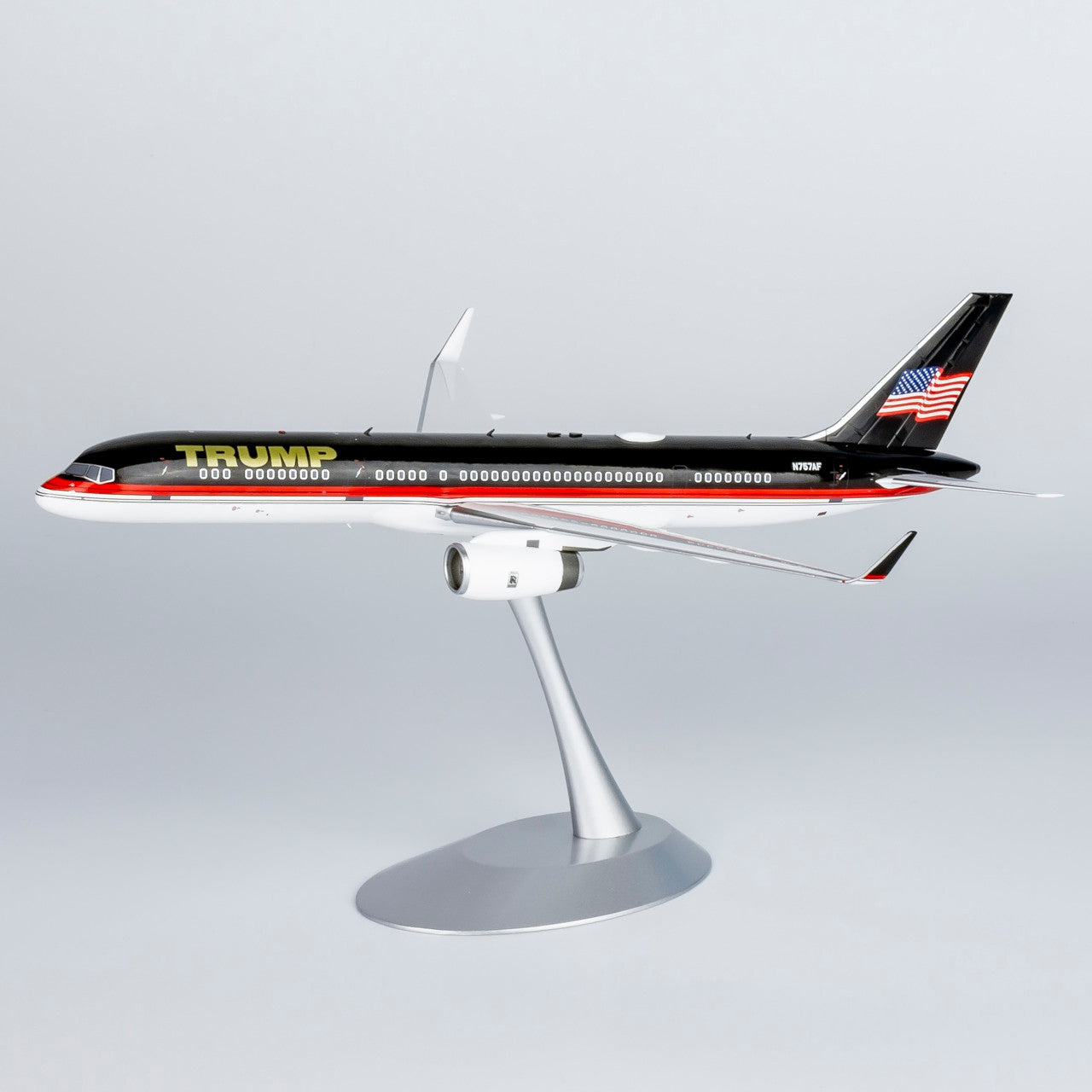 *1/200 The Trump Organization 757-200/w new livery with new package new stand with stand N757AF 42037