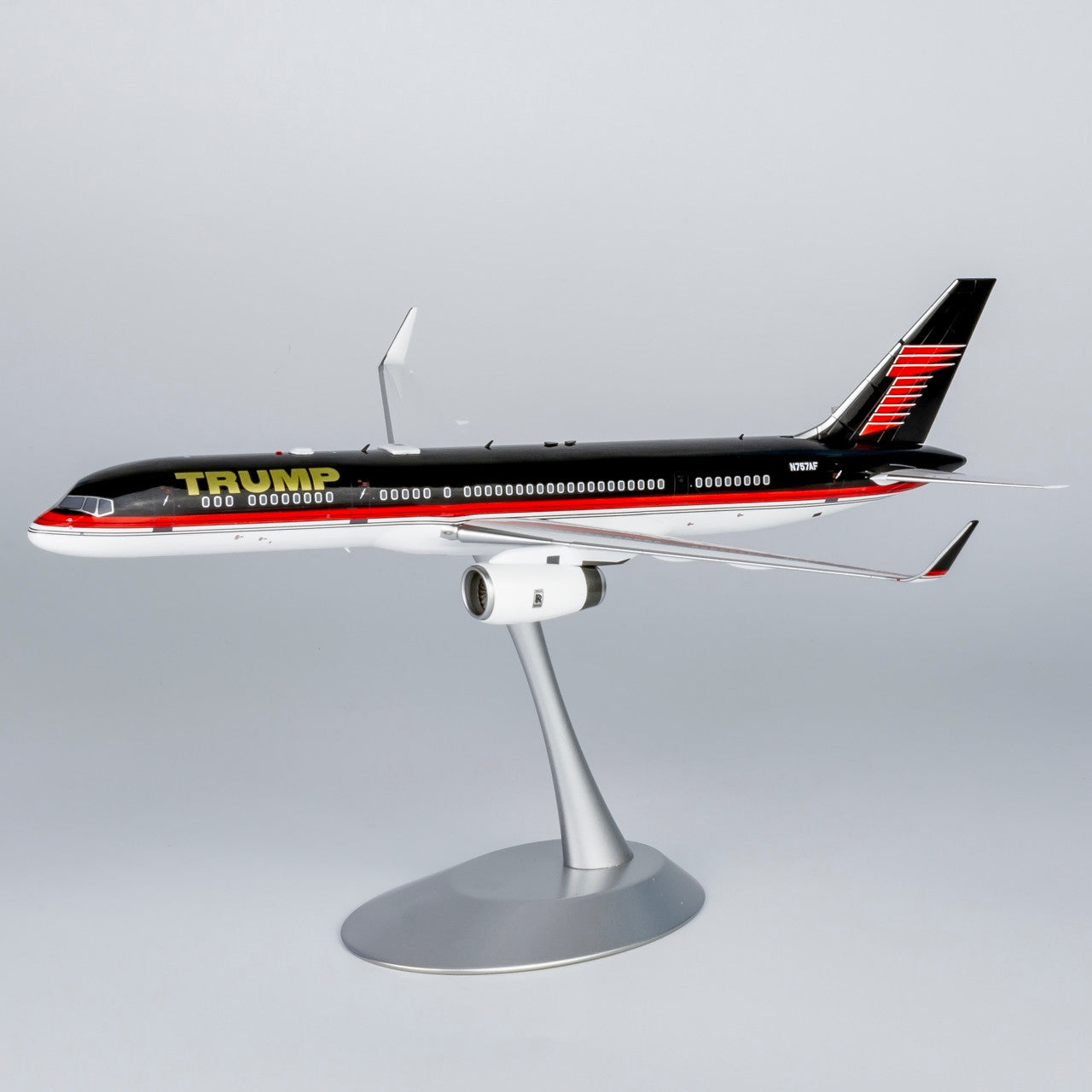 1/200 The Trump Organization 757-200/w old livery with new package new stand with stand N757AF 42038