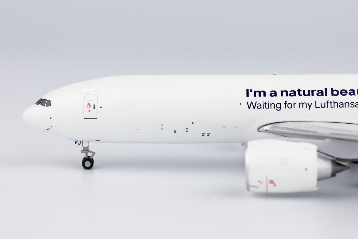 * 1/400 Lufthansa Cargo B 777F "I'm a natural beauty" NG Models 72013