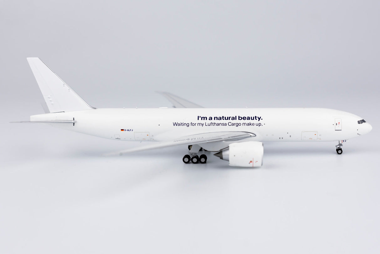 * 1/400 Lufthansa Cargo B 777F "I'm a natural beauty" NG Models 72013