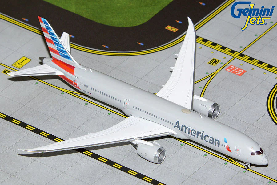 * 1/400 American Airlines B 787-9 Gemini Jets GJAAL2088 (Defective Model)