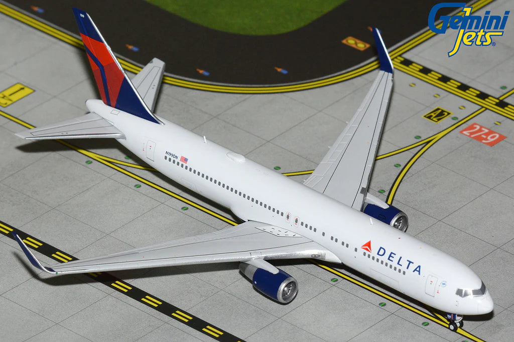 1:400 Delta Air Lines Boeing 767-300ER N199DN GJDAL2363