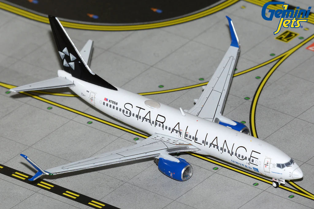 1:400 United Airlines Boeing 737-800 "Star Alliance" N76516 GJUAL2312