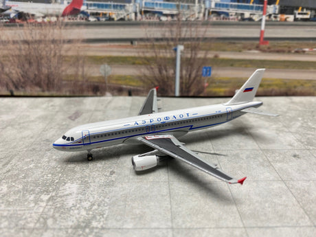 *1/400 Aeroflot A320 "Retro" Herpa Wings 562379
