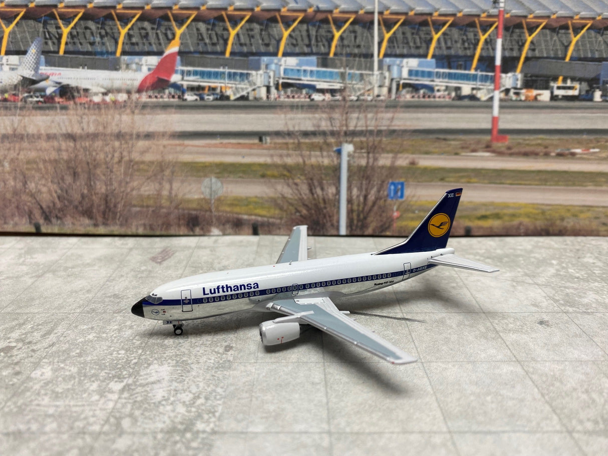 *1/400 Lufthansa B 737-300 Miniature Models M4LH733B