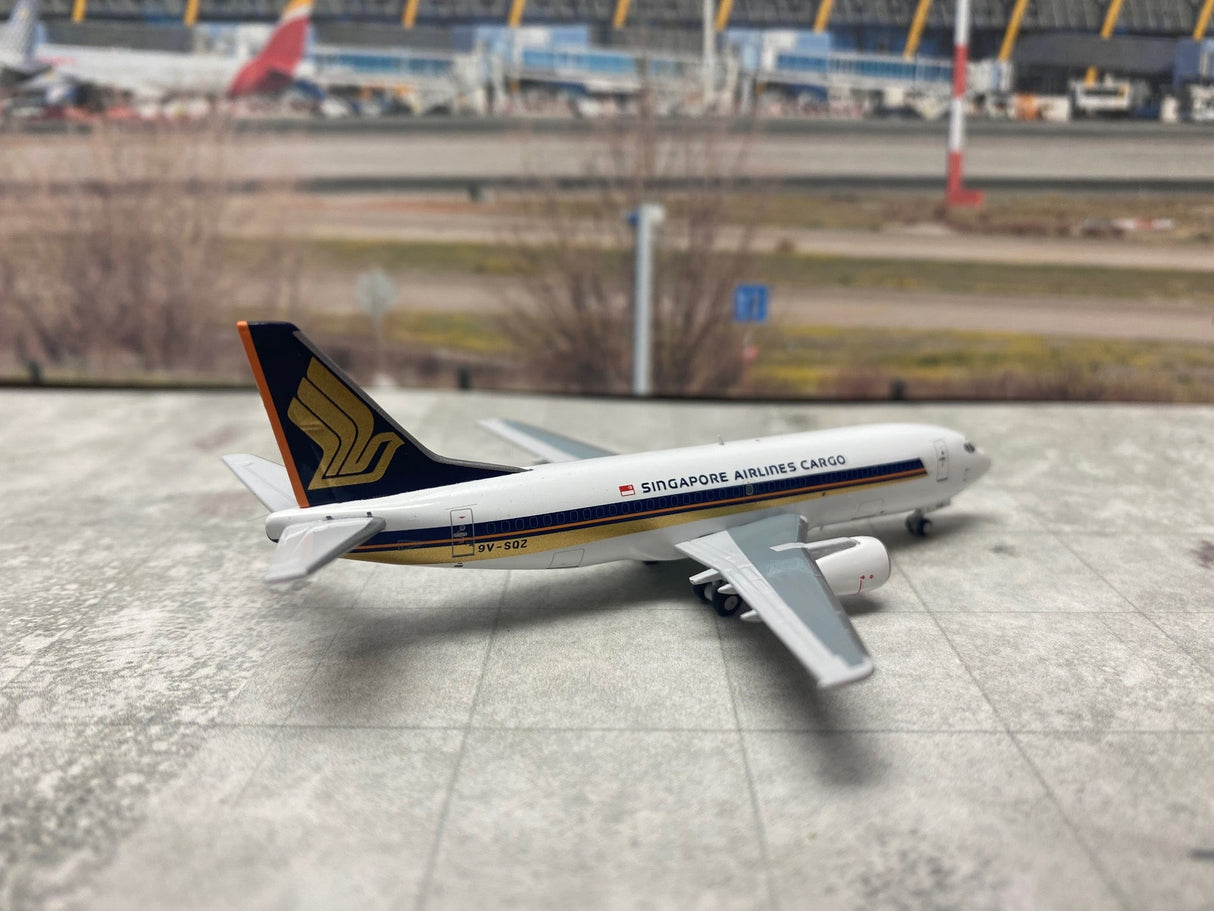*1/400 Singapore Airlines Cargo B 737-300QC Panda Models 202203