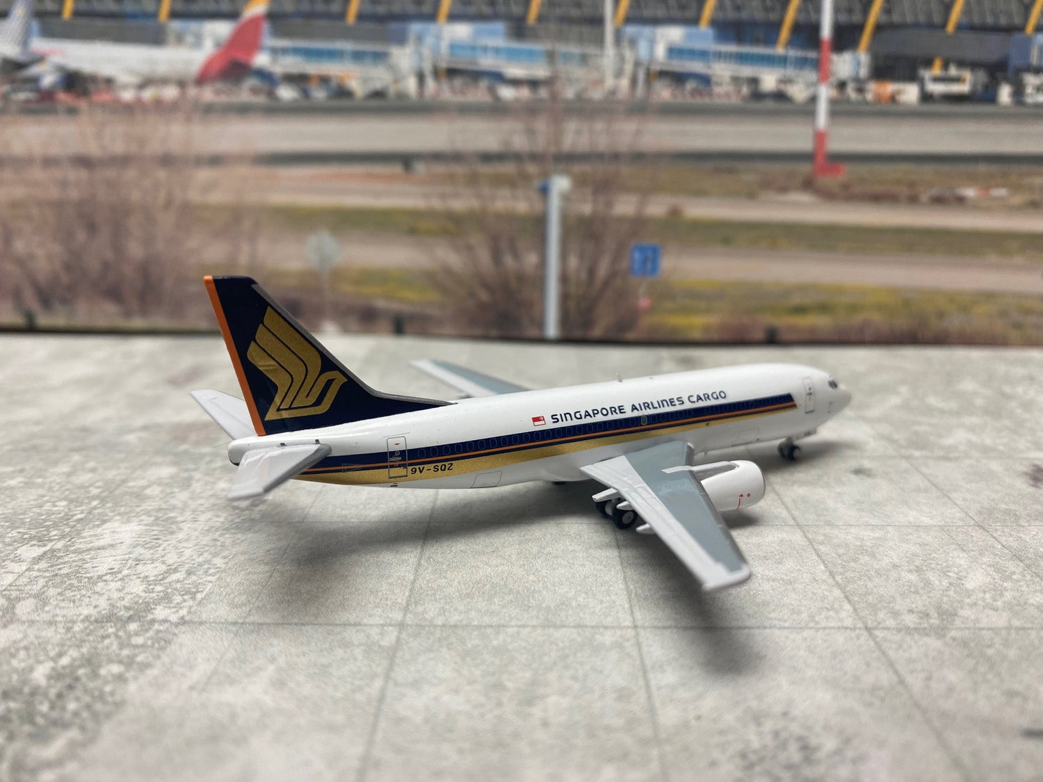 *1/400 Singapore Airlines Cargo B 737-300QC Panda Models 202203