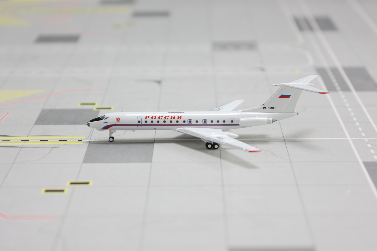 *1/400 Russia State Transport Company Tu-134A-3 Panda Models 202216