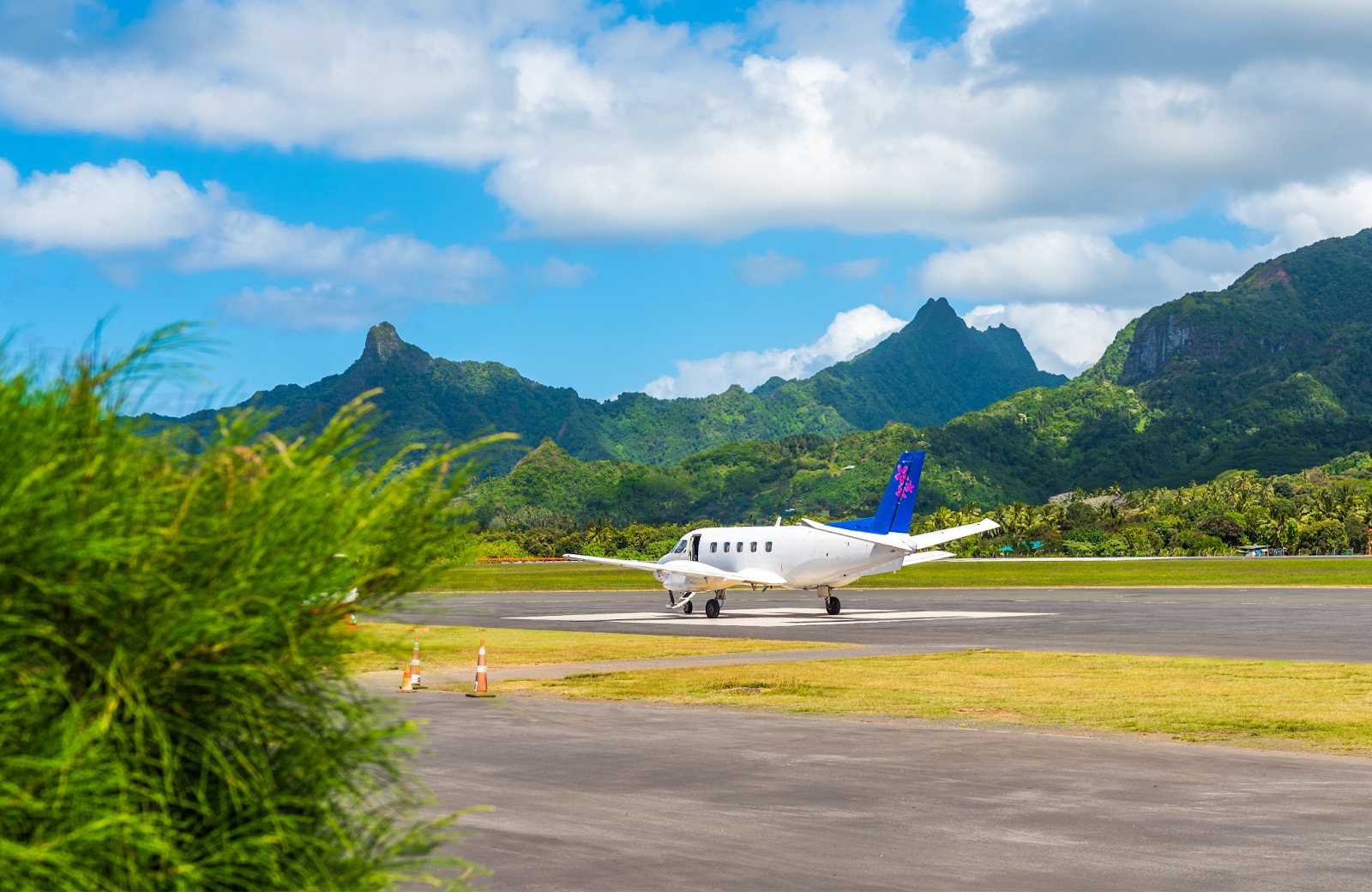 top 5 scenic airports